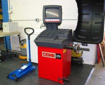 (Cemb)-Cemb C75 Tire Balancer (New-Below Cost)