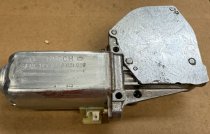 (51331369247)-Window Motor-Front Left- Bavaria/3.0Si (74-76), 530i/528i (75-81), 5 Series-E28 (all) (Bosch) (alt-51351375397) (1 available)