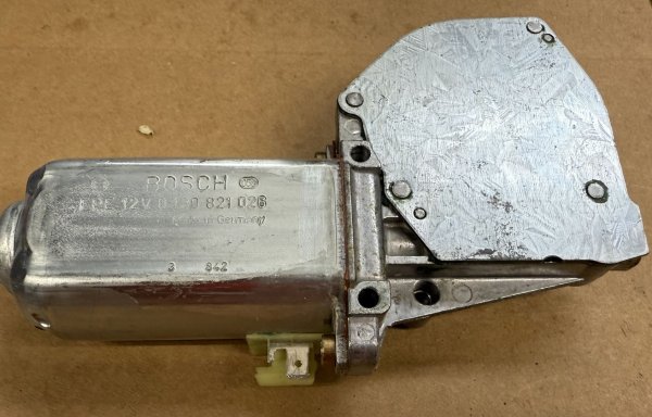 (51331369247)-Window Motor-Front Left- Bavaria/3.0Si (74-76), 530i/528i (75-81), 5 Series-E28 (all) (Bosch) (alt-51351375397) (1 available)
