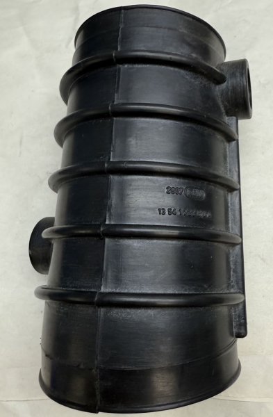 (13541722847)-Air Intake Boot-535i (89-93), 635i (6/87-89), 735i (88-92) (mismarked) (K&W) (1 available)