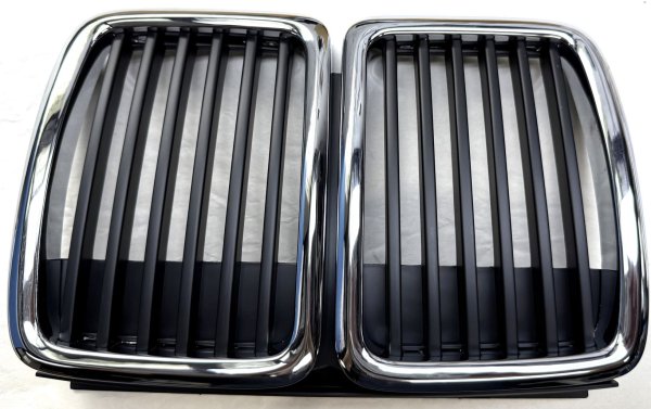 (51131884350)-Center Grill - 318i/325e/325i/325ix (84-91) (Genuine BMW) (1 available)