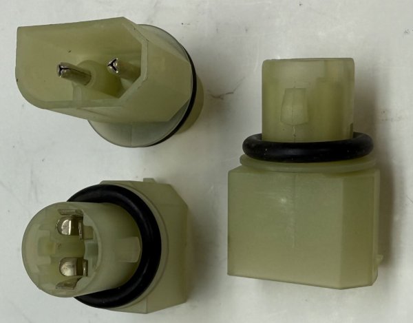 (63141376979)-Bulb Socket - E32 (88-94), E34 (89-95), E36 (92-99), Z3 (96-02) (Genuine BMW) (7 available)