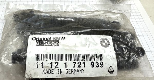 (11121721939)-Cylinder Head Bolt Set (Torx) - 318i/ti & Z3/1.9 (M42.M44 Engine-4cyl) (Genuine BMW) (4 sets available)