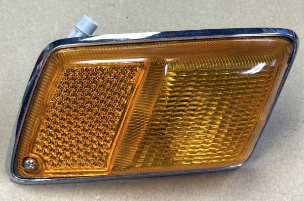 (63131358582)-Turn Signal Assembly (Front Right) - 530i/528i (75-81) (Genuine BMW) (1 available)