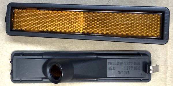 (63141377849)-Front Side Marker Lense (Amber) - 318/325 (86-91), E32/E34 (all) (Genuine BMW) (2 available)
