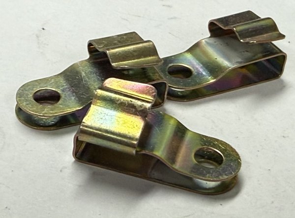 (35411105778)-Spring Clip for Accelerator Control Rod-1600/2002/2002tii (Genuine BMW) (3 available)