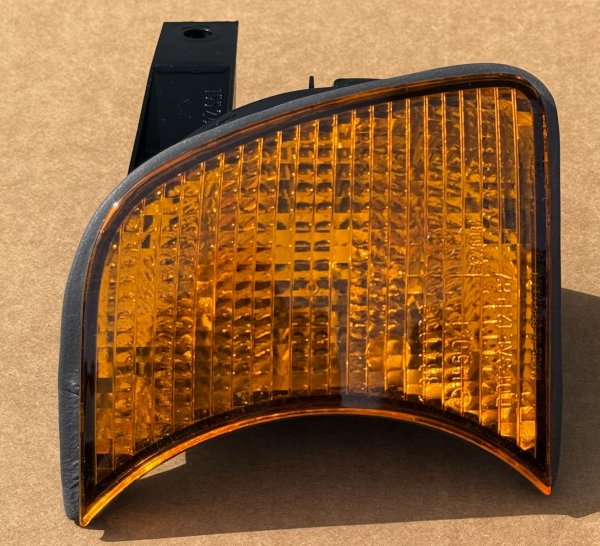 (63131384033)-Front Turn Signal Assembly (Left) - 525i/530i/535i/540i/M5 (89-95) (OEM) (1 available)
