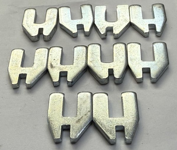 (Lista Clip) - Lista Shelf Support clips (for shelving & universal panels in Storage Wall products) (pack of 10pc)