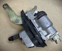 (240z)(44100-E4100 & 44101-E4100)-Rear Wheel Cylinder Assemblies (Left/Right Set)-Datsun 240z (Japan)