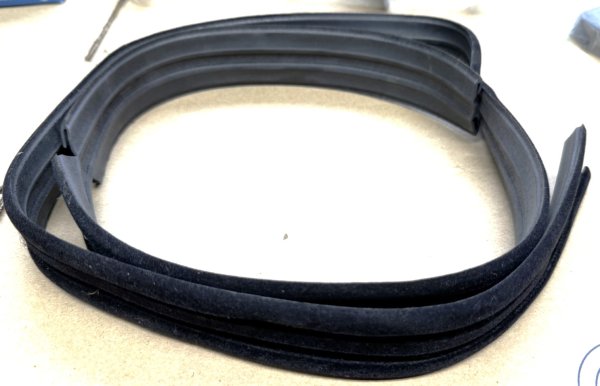 (240z)(80335-E4102)-Door Glass Felt/Rubber Gasket/Run -Datsun 240z (Genuine Nissan) (1 available)