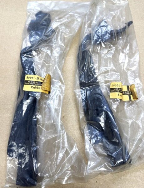 (240z)(80931-N4501 and 80932-N4501)-Datsun 240z Rubber Door Seal Set (Genuine Nissan) (1 set available)