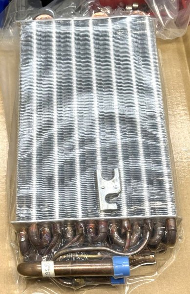 (64111468405)-A/C Evaporator-318i/323i/325i/328i/M3 (92-99) (without expansion valve) (1 available) (Freight)