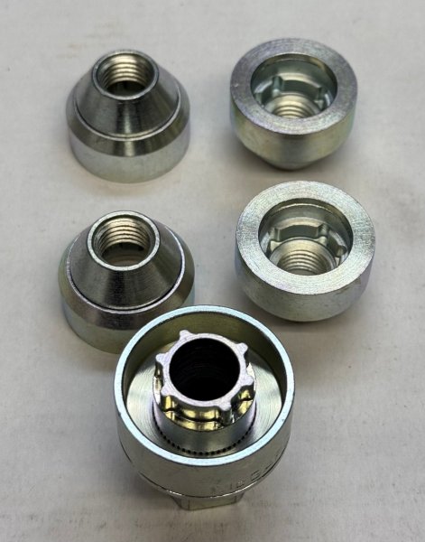 (Pacifica)-Wheel Lock Set (factory Mopar) (04721954AA / 04721954AB) - Pacifica, Town & Country, Caravan, Ram (see details)