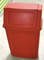 (7822RED) (Rubbermaid) - Rubbermaid 15 gallon Wall Hung Trash Can - RED (Frt)