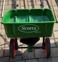 Scott's Spreader - like new (for local pickup in Northern NJ)